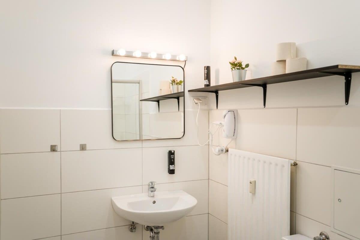 Spacious 3Br Plus Ac Self Check-In Street Parking Berlin Exterior foto