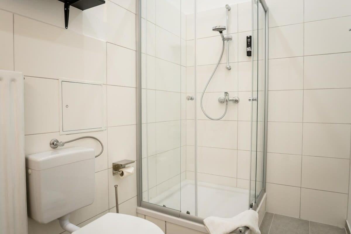Spacious 3Br Plus Ac Self Check-In Street Parking Berlin Exterior foto